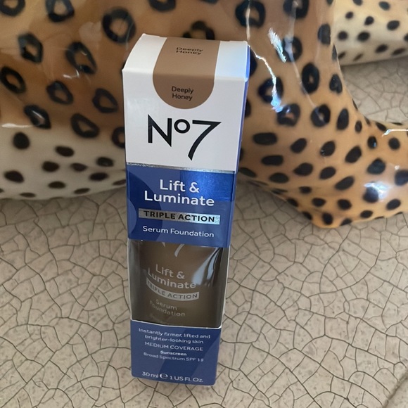 BNWT No7 Lift & Laminate Triple Action Serum Foundation - Picture 11 of 14
